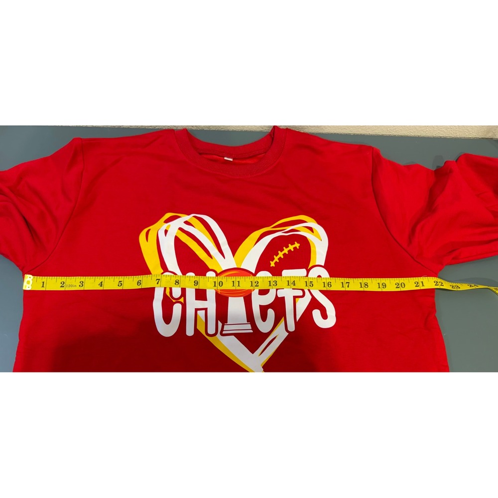 Kansas City Chiefs Heart Football Graphic Red Crewneck Sweatshirt Large NWOT - Picture 7 of 9